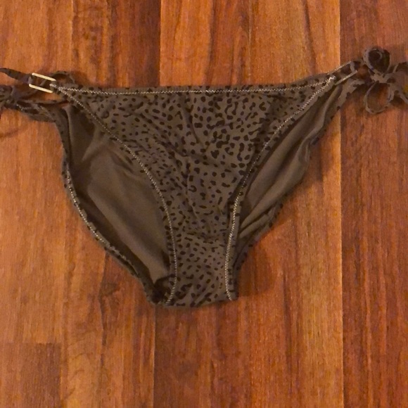 Leopard Print Bikini - Picture 3 of 5